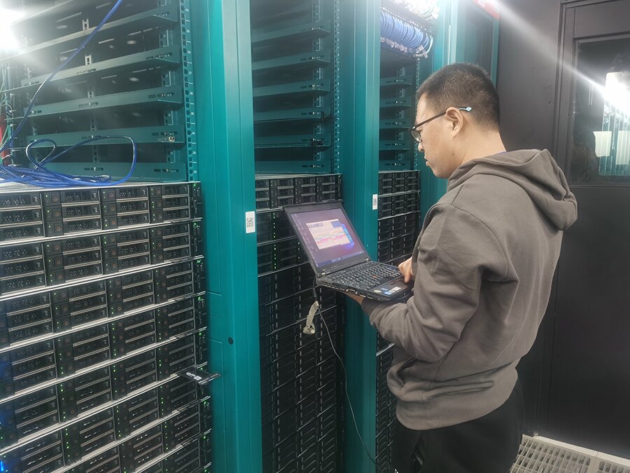 技術人員對網(wǎng)卡產(chǎn)品進行檢測 技術人員對網(wǎng)卡產(chǎn)品進行檢測